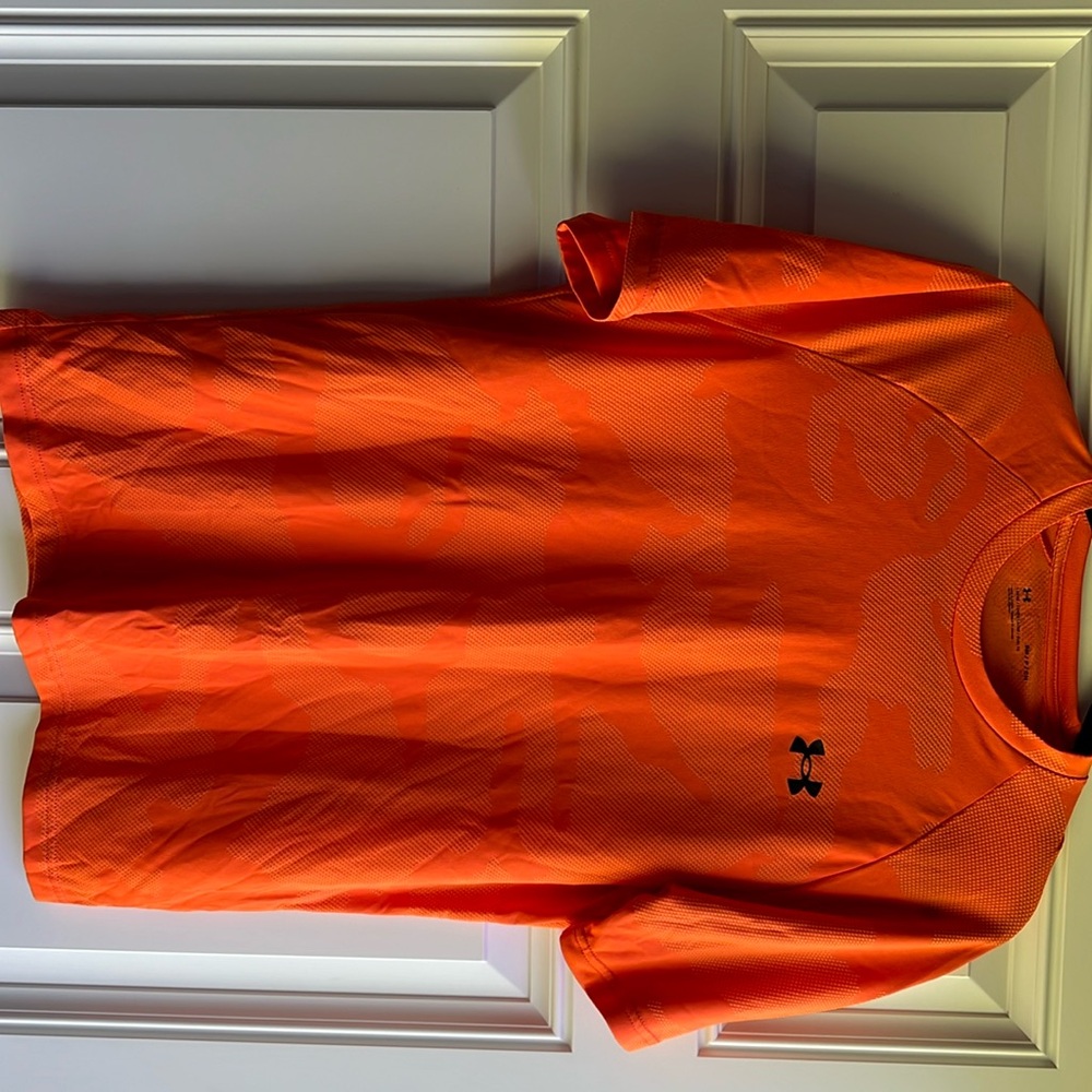 New with out Tags- Under Armor Men’s Small Too